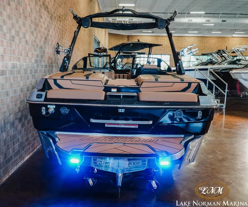 Slide: The Image of Malibu Wakesetter 22 LSV 2025 - 7