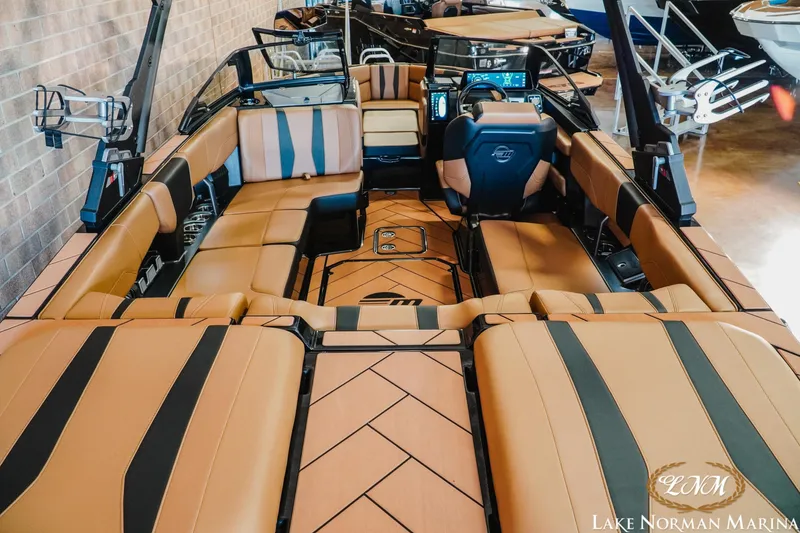 Slide: The Image of Malibu Wakesetter 22 LSV 2025 - 8