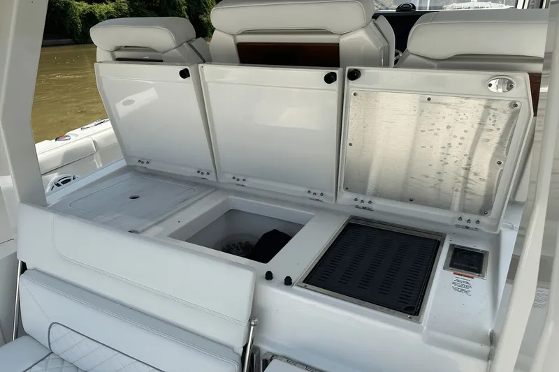 Slide: The Image of Pursuit S 358 Sport 2025 - 16