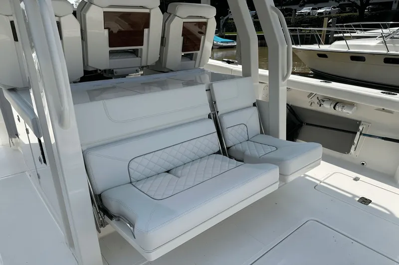 Slide: The Image of Pursuit S 358 Sport 2025 - 17