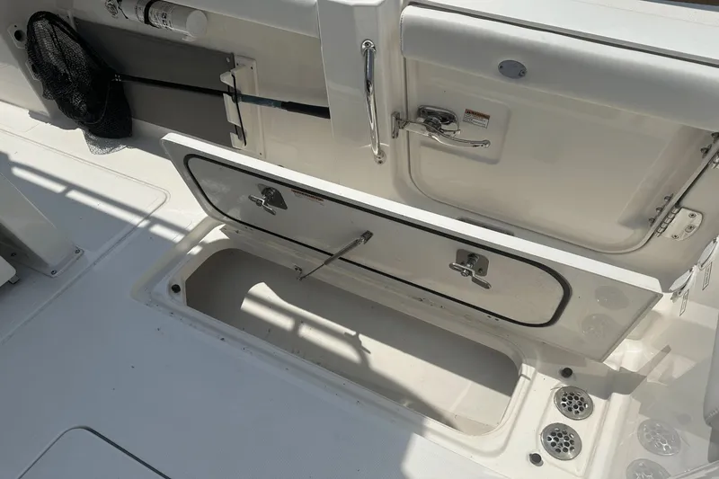 Slide: The Image of Pursuit S 358 Sport 2025 - 21