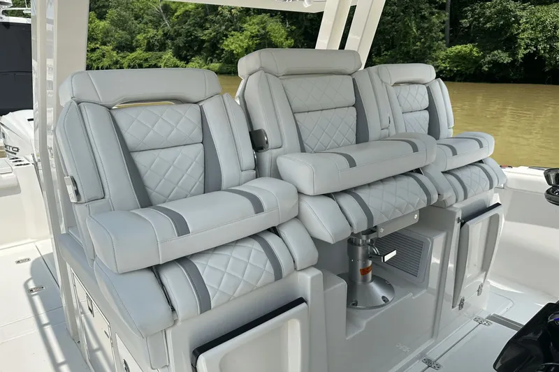 Slide: The Image of Pursuit S 358 Sport 2025 - 25