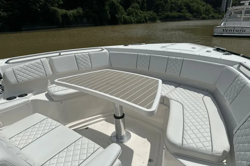Slide: The Image of Pursuit S 358 Sport 2025 - 27