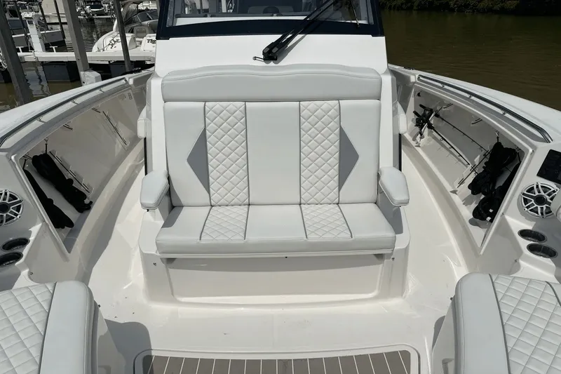 Slide: The Image of Pursuit S 358 Sport 2025 - 28
