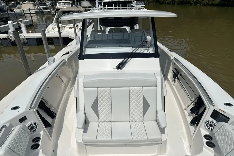 Slide: The Image of Pursuit S 358 Sport 2025 - 29