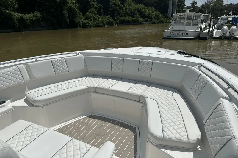 Slide: The Image of Pursuit S 358 Sport 2025 - 32
