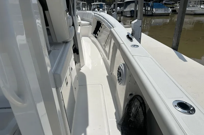 Slide: The Image of Pursuit S 358 Sport 2025 - 35