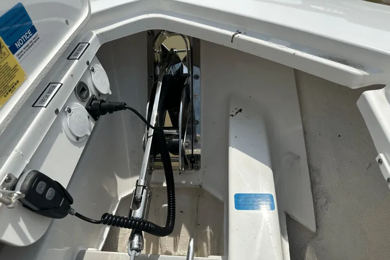 Slide: The Image of Pursuit S 358 Sport 2025 - 36