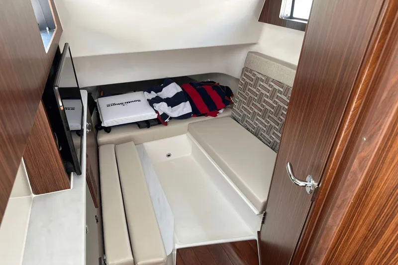 Slide: The Image of Pursuit S 358 Sport 2025 - 42