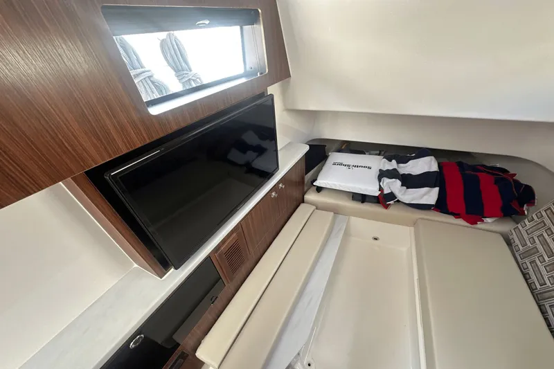 Slide: The Image of Pursuit S 358 Sport 2025 - 43