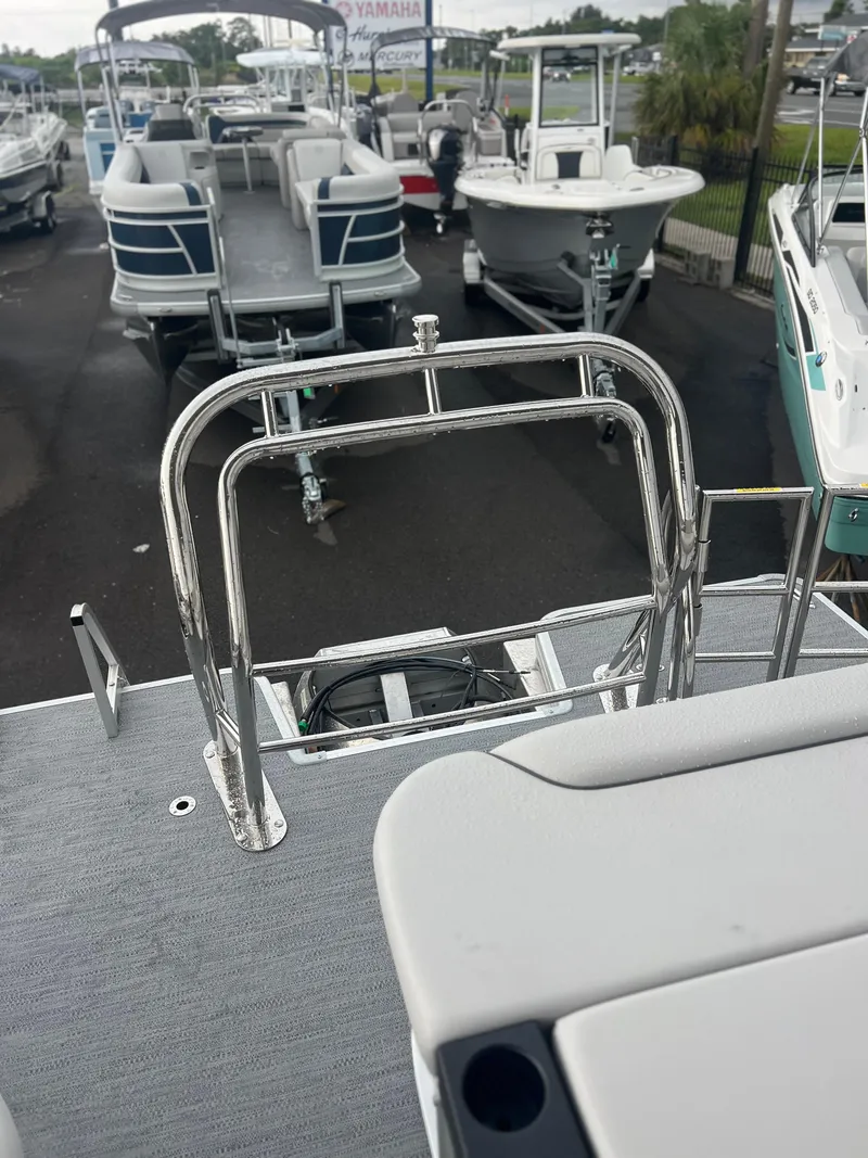 Slide: The Image of Sweetwater 2286SFLC 2026 pontoon boat in a showroom with other boats. - 15