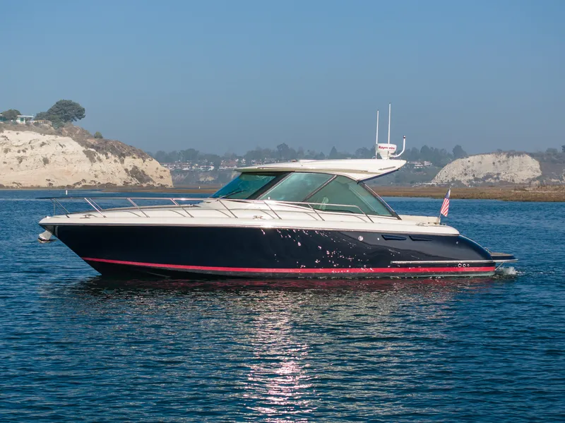 Slide: The Image of 2014 Chris-Craft Corsair 36 Hard Top boat on calm water. - 9