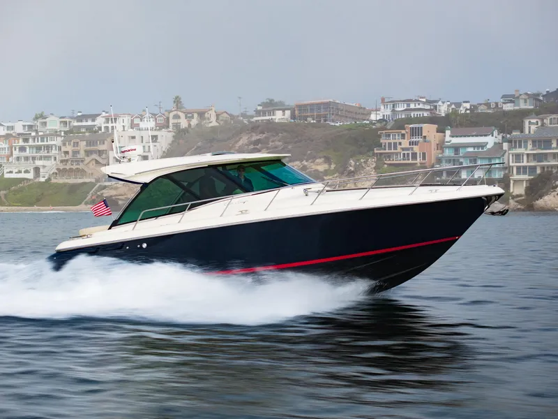 Slide: The Image of 2014 Chris-Craft Corsair 36 Hard Top cruising on water near coastal homes. - 20