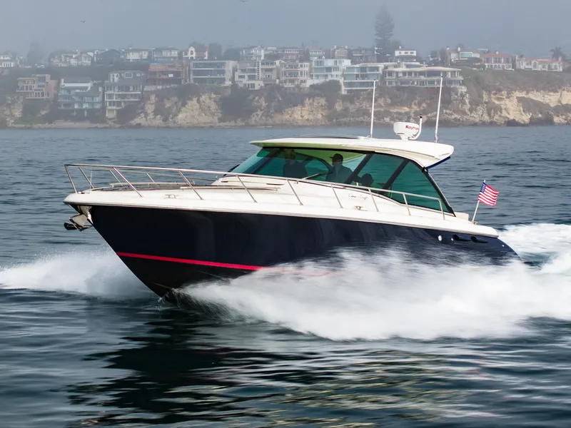 Slide: The Image of 2014 Chris-Craft Corsair 36 Hard Top cruising on the water. - 16