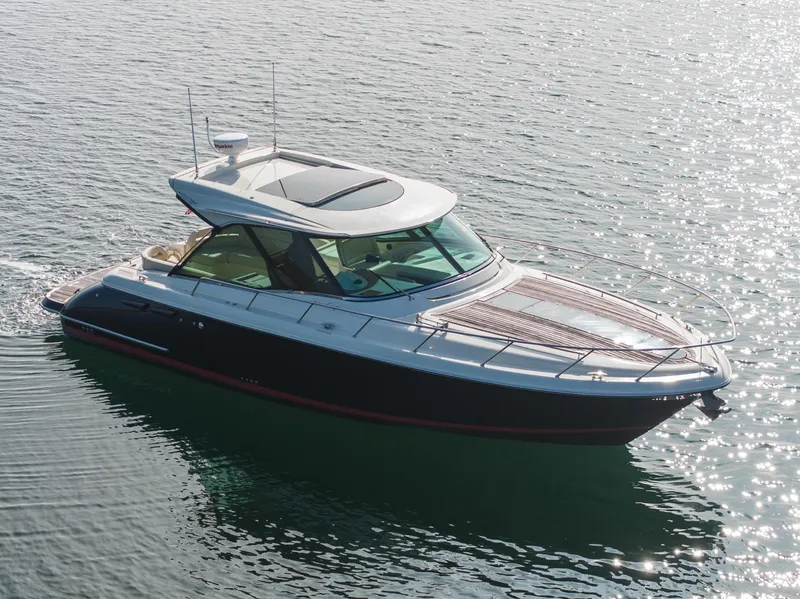 Slide: The Image of 2014 Chris-Craft Corsair 36 Hard Top cruising on calm water. - 4