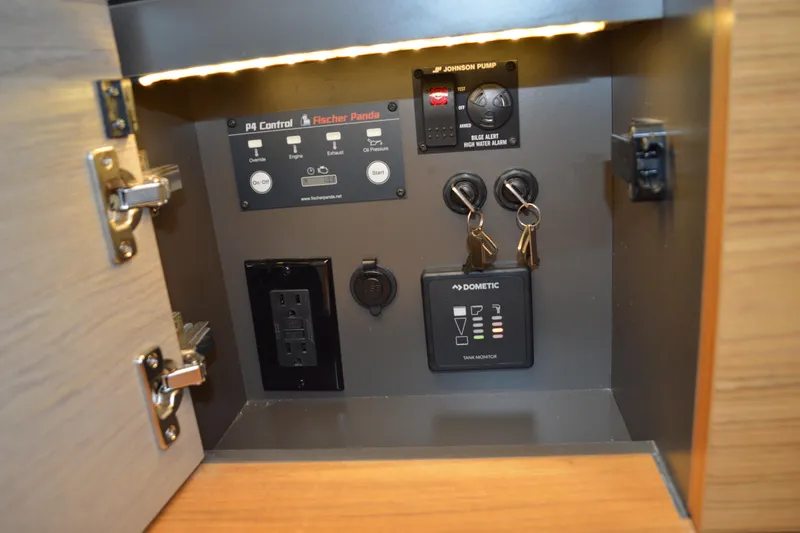 Slide: The Image of Tiara 34 LS 2023 - 51