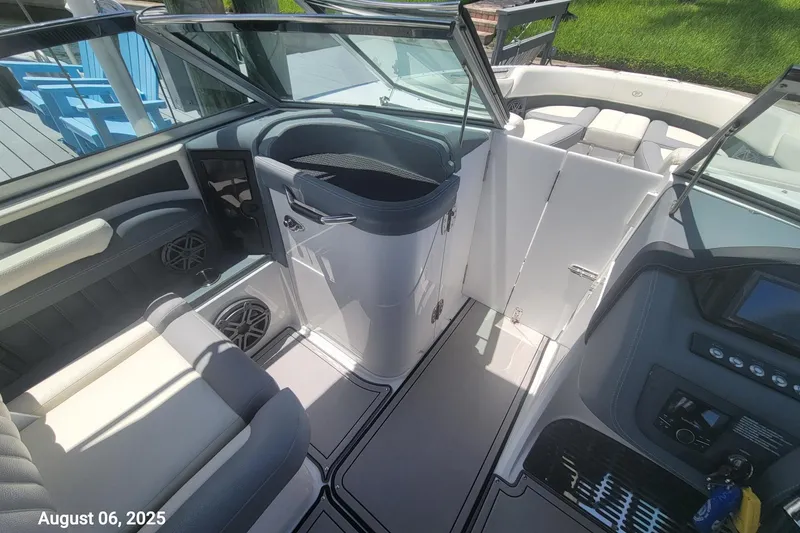 Slide: The Image of 2018 Colbalt 26SD boat interior - Head Entry - 11