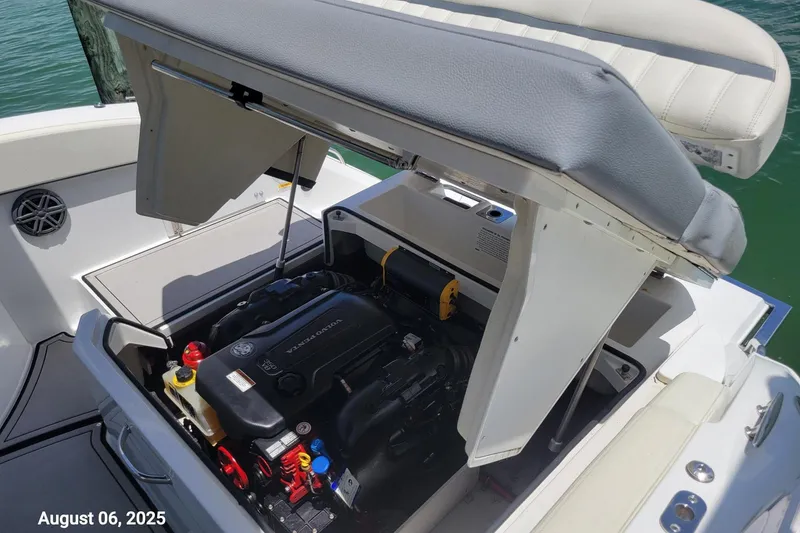 Slide: The Image of 2018 Colbalt 26SD boat engine compartment with power lift - 18