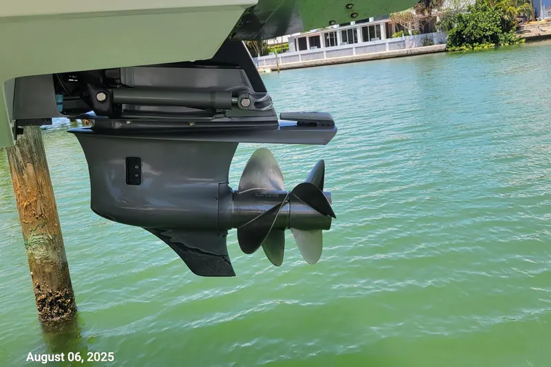 Slide: The Image of 2018 Colbalt 26SD Stern Drive - 22