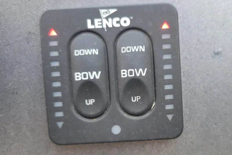 Slide: The Image of Lenco trim tab control panel on 2018 Colbalt 26SD - 9