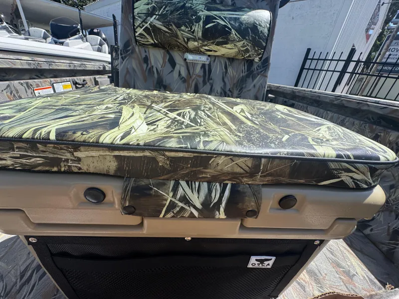 Slide: The Image of Camouflage seating on 2025 Ranger RB210 boat, featuring durable design and outdoor-ready materials. - 8
