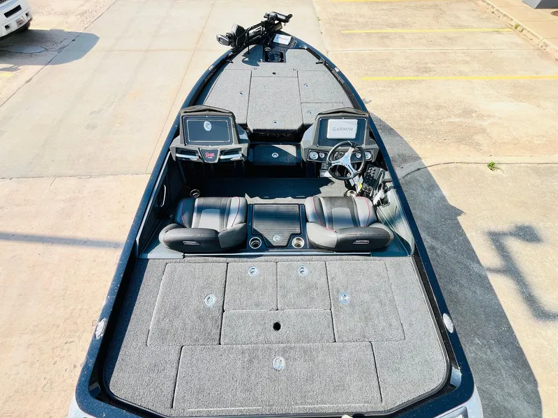 Slide: The Image of 2025 Ranger Z518 Cup-Equipped boat interior with dual seats and advanced navigation systems. - 10