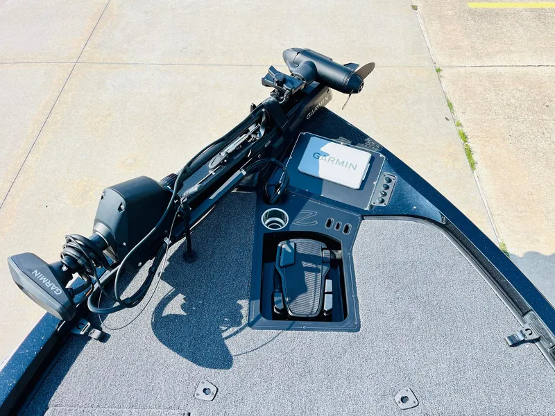 Slide: The Image of 2025 Ranger Z518 Cup-Equipped boat with Garmin navigation system and trolling motor. - 13