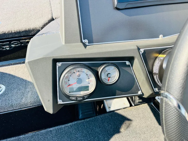 Slide: The Image of Dashboard of 2025 Ranger Z518 Cup-Equipped boat with speedometer and trim gauge. - 38