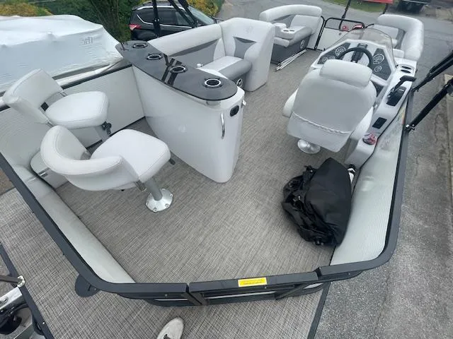 Slide: The Image of 2016 Sweetwater 2286 pontoon boat interior with seating and helm. - 8