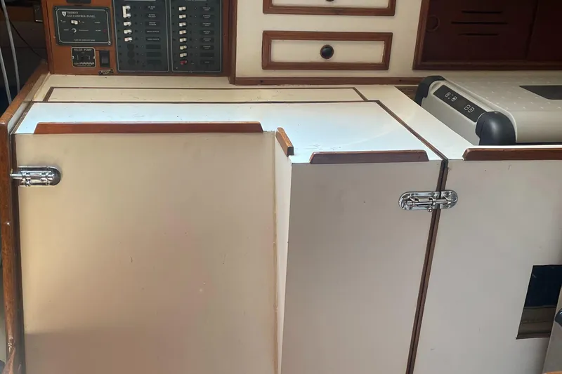 Slide: The Image of Cape Dory 36 1980 - 51