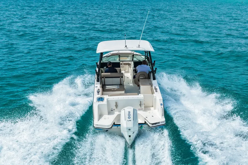 Slide: The Image of Boston Whaler 240 Vantage 2026 - 32