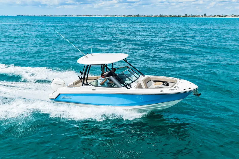Slide: The Image of Boston Whaler 240 Vantage 2026 - 37