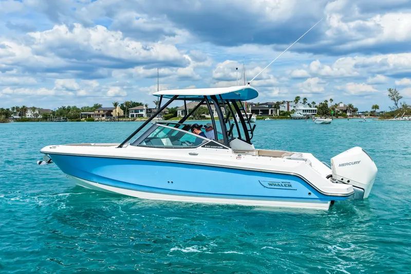 Slide: The Image of Boston Whaler 240 Vantage 2026 - 55