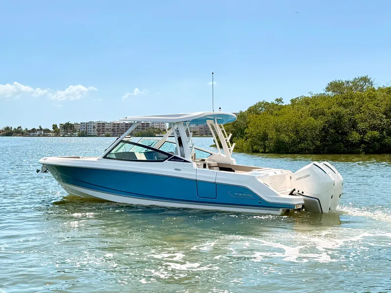 Slide: The Image of Boston Whaler 280 Vantage 2026 - 17