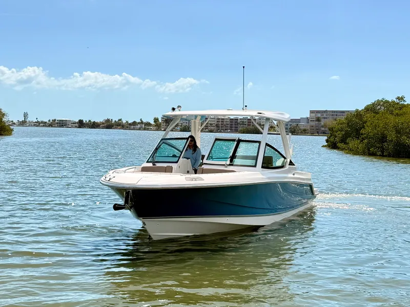 Slide: The Image of Boston Whaler 280 Vantage 2026 - 21