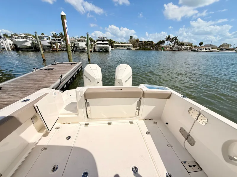 Slide: The Image of Boston Whaler 280 Vantage 2026 - 31
