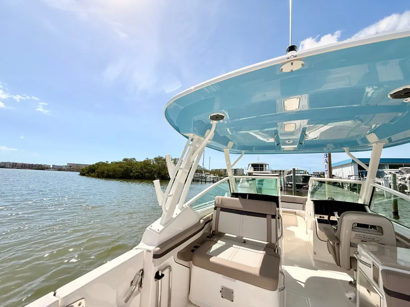 Slide: The Image of Boston Whaler 280 Vantage 2026 - 38