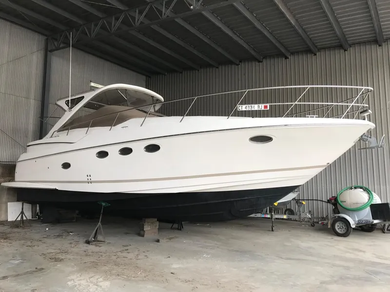 The Image of 2009 Regal Commodore 4060 yacht in storage, side view, indoors. - 0
