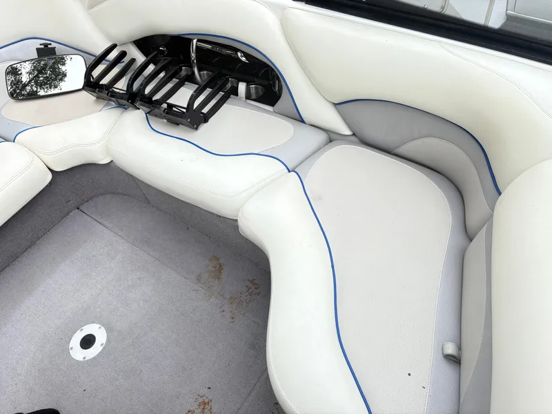 Slide: The Image of 2007 Malibu Wakesetter VTX interior with white seating and blue accents. - 17