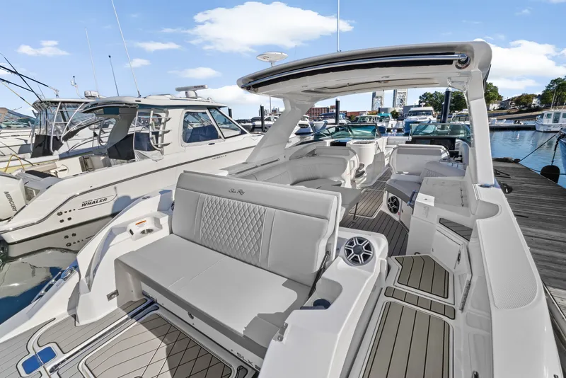 Slide: The Image of Sea Ray SLX 350 Outboard 2026 - 10