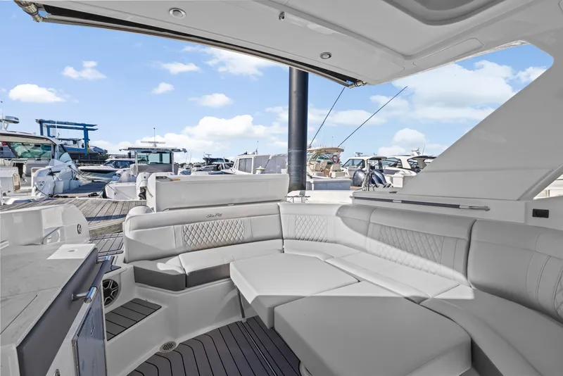 Slide: The Image of Sea Ray SLX 350 Outboard 2026 - 14