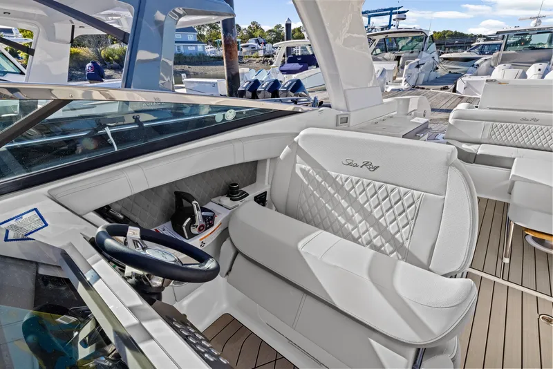 Slide: The Image of Sea Ray SLX 350 Outboard 2026 - 18