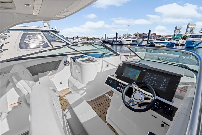 Slide: The Image of Sea Ray SLX 350 Outboard 2026 - 19