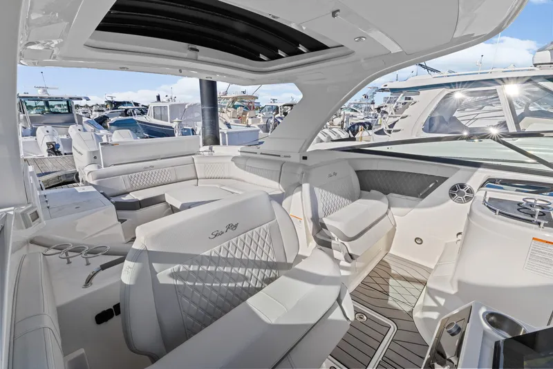 Slide: The Image of Sea Ray SLX 350 Outboard 2026 - 20