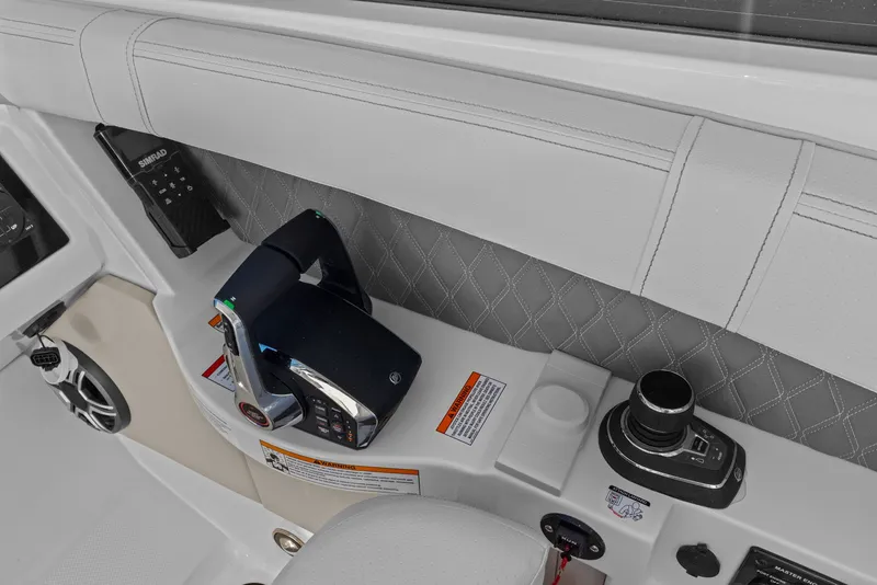 Slide: The Image of Sea Ray SLX 350 Outboard 2026 - 24