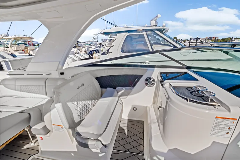 Slide: The Image of Sea Ray SLX 350 Outboard 2026 - 27