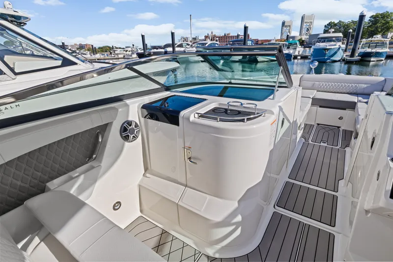 Slide: The Image of Sea Ray SLX 350 Outboard 2026 - 28