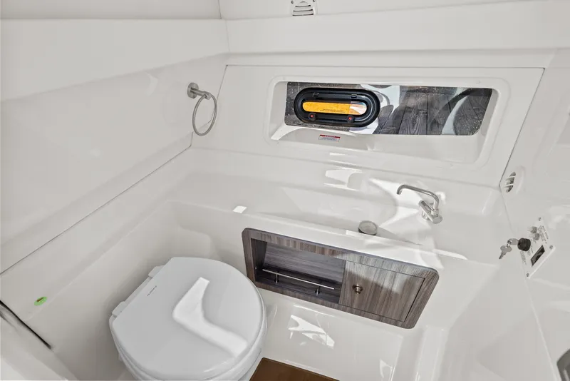 Slide: The Image of Sea Ray SLX 350 Outboard 2026 - 32