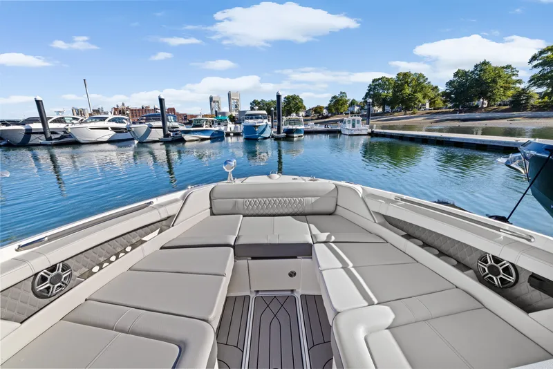 Slide: The Image of Sea Ray SLX 350 Outboard 2026 - 33