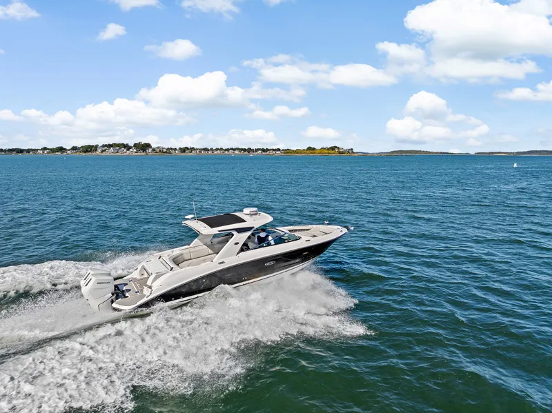 Slide: The Image of Sea Ray SLX 350 Outboard 2026 - 39